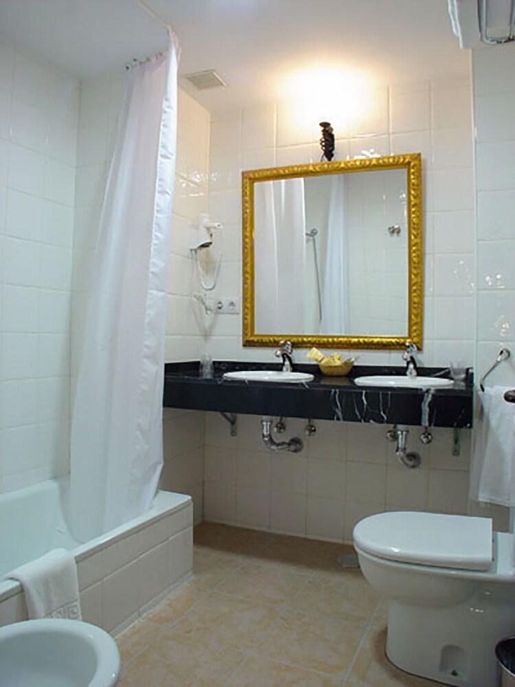 Hotel Nuevo Arlanza كوفاروباياس المظهر الخارجي الصورة